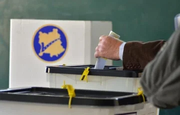 Reuters: Kosova voton në zgjedhje të parakohshme, ndërsa kriza politike vazhdon