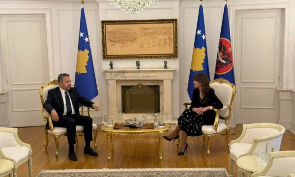 31 maj apo 7 qershor, Haxhiu i nis takimet për zgjedhjet e parakohshme, kreu i KQZ i shkon në zyrë