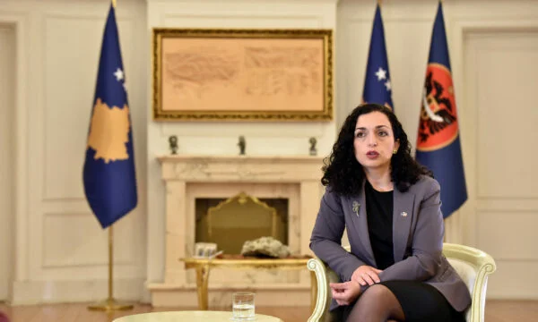 Lajmërohet Vjosa Osmani: Rrugët që mbyllen nga padrejtësitë, gjithmonë hapen nga populli (VIDEO)