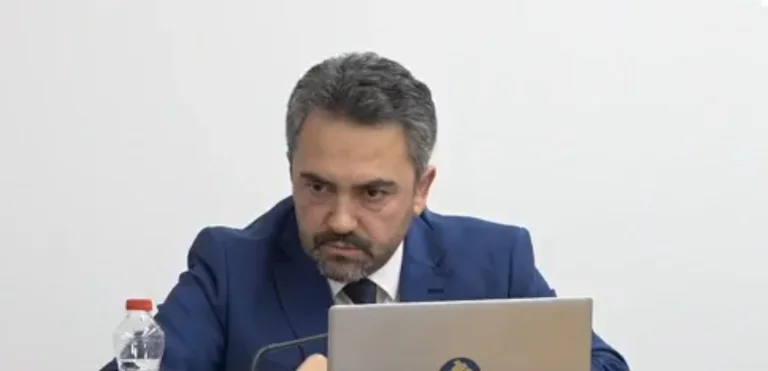 Kërkesë e çuditshme e Kreshnik Radoniqit në prag të zgjedhjeve: Jo 10, por të votohen 5 ose 3 kandidatë