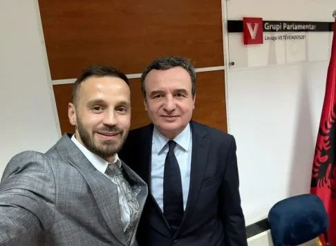 Xhaxhai i Fatos Gecit: Ky është deputeti i VV-së që ia shkroi fjalimin nipit tim