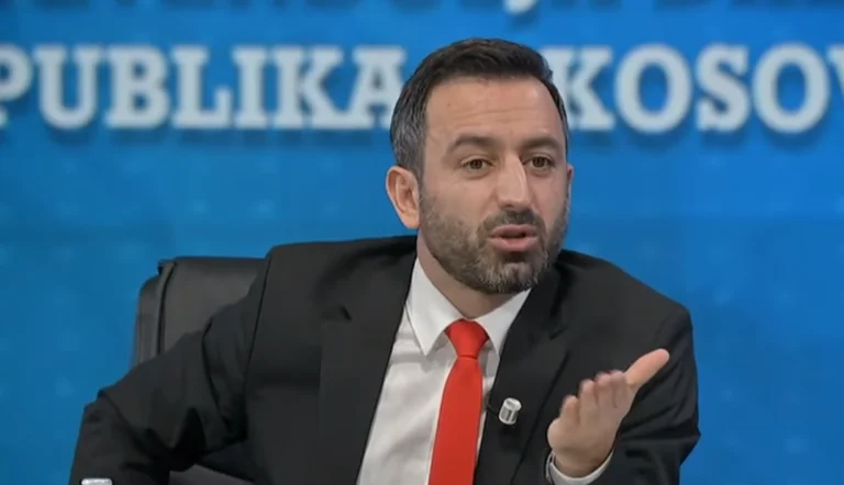 “Ti vazhdo me ta, ne jo!”- Dimal Basha flet para shefit të tij, e refuzon propozimin e Abdixhikut
