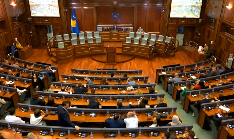 VV`ja pa numra e pa marrëveshje politike – Nis seanca e Kuvendit