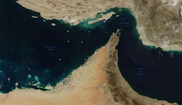 CNN: Ngushtica e Hormuzit “në kaos” pavarësisht marrëveshjes SHBA-Iran