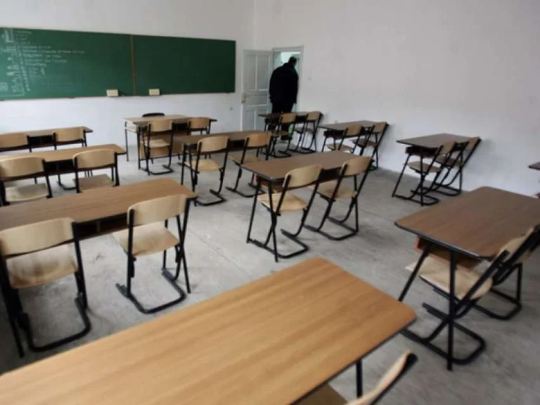 Prindërit nuk kërkojnë nga Qeveria lëshimin e pagave, por tregohen solidarë: Do mbledhim fonde për mësimdhënësit