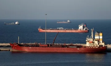Pak anije po rrezikojnë kalimin nëpër Hormuz mes rifillimit të sulmeve SHBA-Iran