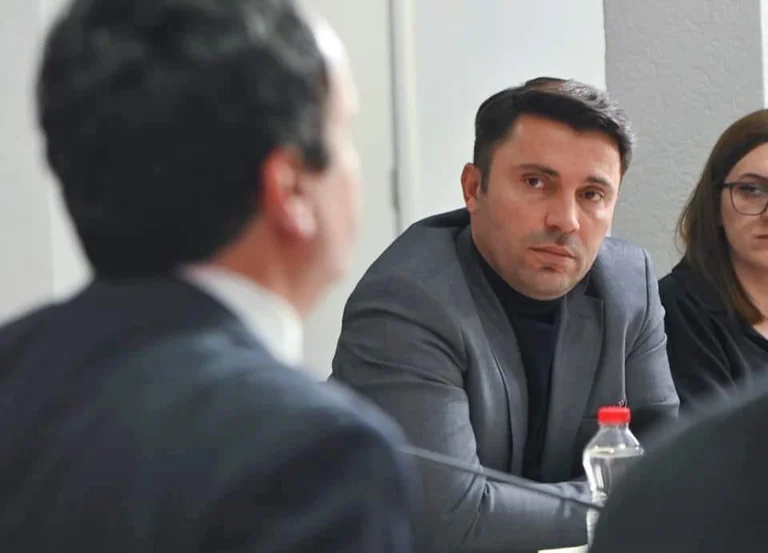 Deputeti i VV’së ka një lutje për ambasadorët: Mos e shkatërroni gjykatën Kushtetuese