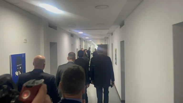 Kurti takohet sërish me Abdixhikun
