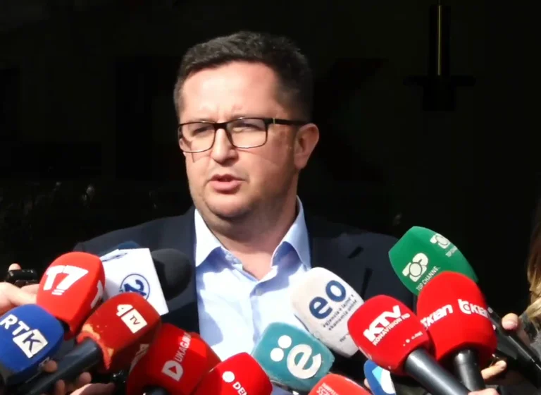 Çështja e presidentit, Mustafa pas takimit në LDK: LVV ka 66 vota dhe pa ta s’bëhet zgjidhje, nuk ka asnjë emër të propozuar zyrtarisht