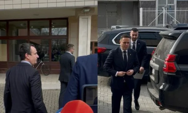 Kurti e Abdixhiku të “ngujuar” në takim tash e dy orë