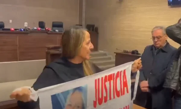 Reagimi i nënës së argjentinases në gjykatë pasi Endrit Nika u dënua me 18 vjet burgim