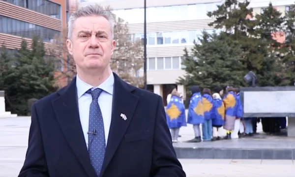 Hargreaves te Kuvendi për të uruar, përmend shpalljen e pavarësisë nga Hashim Thaçi