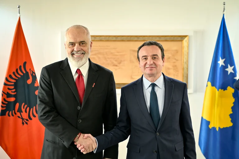 Kurti dhe Rama diskutojnë për marrëdhëniet ndërshtetërore dhe projektet strategjike mes Kosovës dhe Shqipërisë