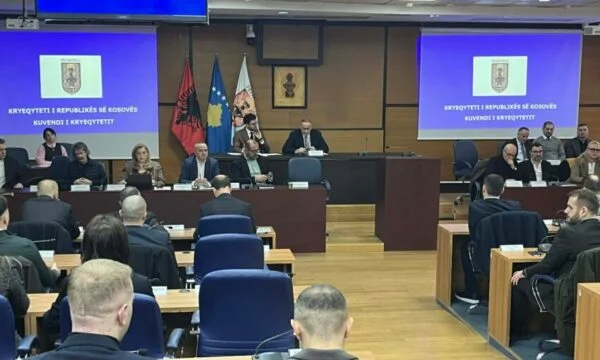 Rama s’është i pranishëm në seancë, Vetëvendosje thotë se nuk do ta votojë buxhetin e Prishtinës