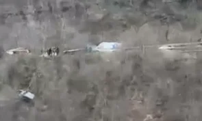 Vetura bie poshtë rrugës në Kaçanik–Hani i Elezit, në vendngjarje policia dhe zjarrfikësit(VIDEO)