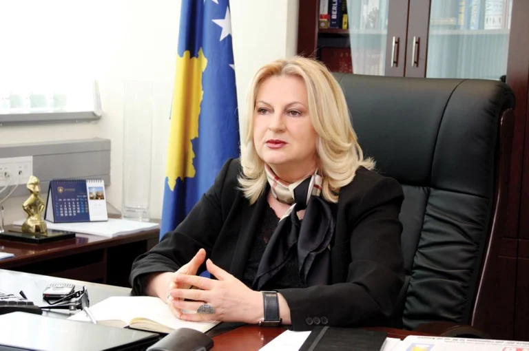 Edita Tahiri i reagon ambasadorit Hill: Asociacioni bëhet vetëm me njohje de jure nga Serbia