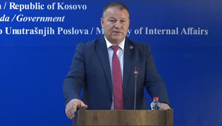 Hoxha: Hetuesit nga policia u larguan me vetë dëshirë, s’ka pasur presion
