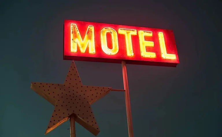 Shokuese në Istog, 54 vjeçari kapet me një 12 vjeçare në motel