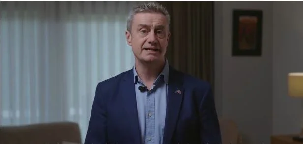 Ambasadori i Britanisë së Madhe reagon pas zhvillimeve në Kuvend, ka një thirrje për subjektet politike