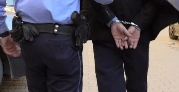 Aksioni në MPB: Këta janë dy zyrtarët e arrestuar për dallavere me armë