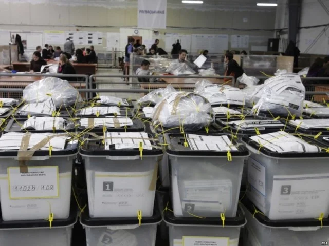 Përditësim tek votat me postë: Këto janë rezultatet e partive me mbi 85% të votave të numëruara