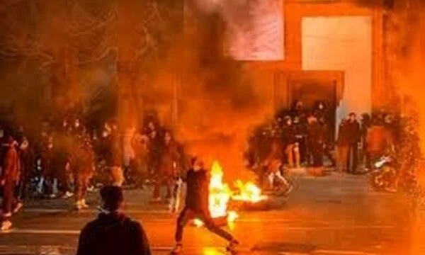 SHBA paralajmëron qytetarët amerikanë: Largohuni menjëherë nga Irani