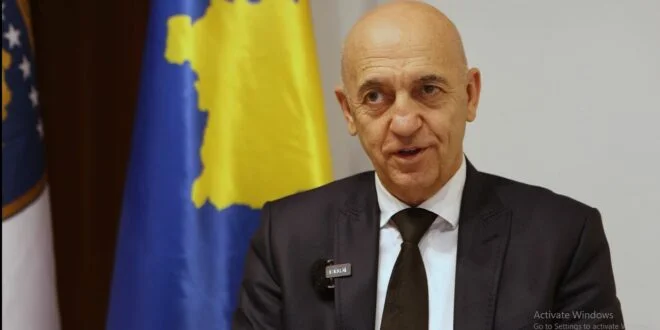 Besim Kelmendi sulmon Paparacin, por s’e mohon se ka punuar në Gjykatë në kohën e Millosheviqit