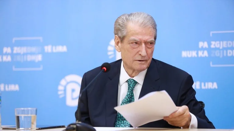 ‘Partizani’ lë pa pasaportë Sali Berishën: Cilat janë shkeljet e tij, sipas dosjes?