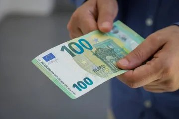 Azemi: S’përjashtohet mundësia që shtesat prej 100 eurosh për sektorin privat të mos ekzekutohen fare