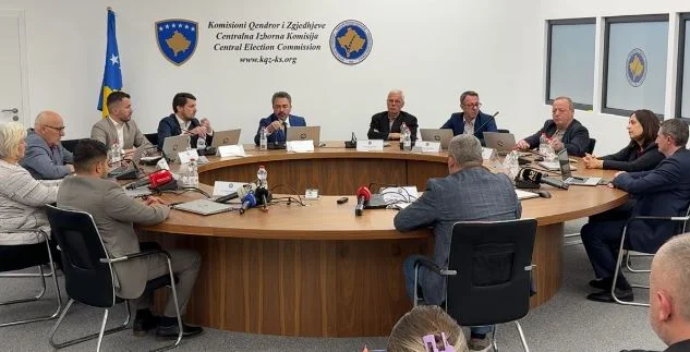 Fletëvotimet e dyshimta në Mitrovicën e Jugut, mblidhet KQZ