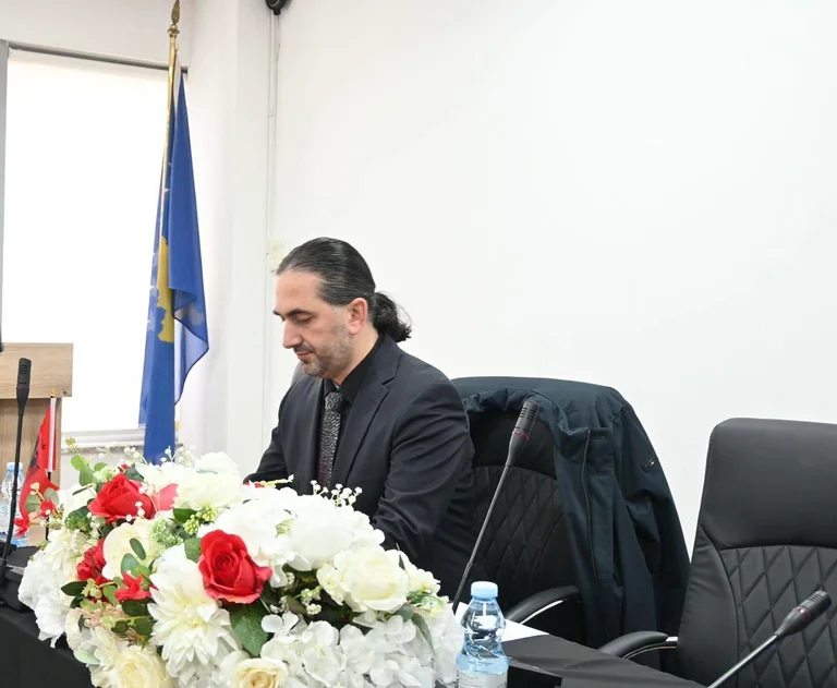 VV bëhet bashkë me Listën Serbe në Fushë Kosovë për zgjedhjen e kryesuesit të Kuvendit