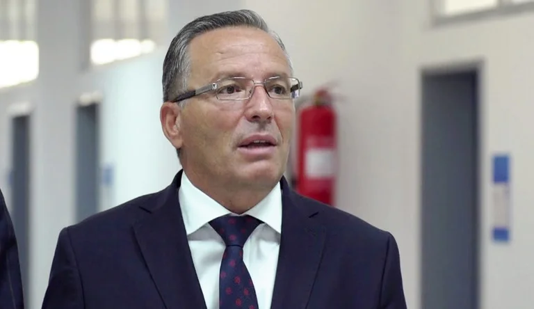 Hamza pas votimit të KPK e KPM: Kjo qasje e Qeverisë e ka futur Kosovën nën sanksione