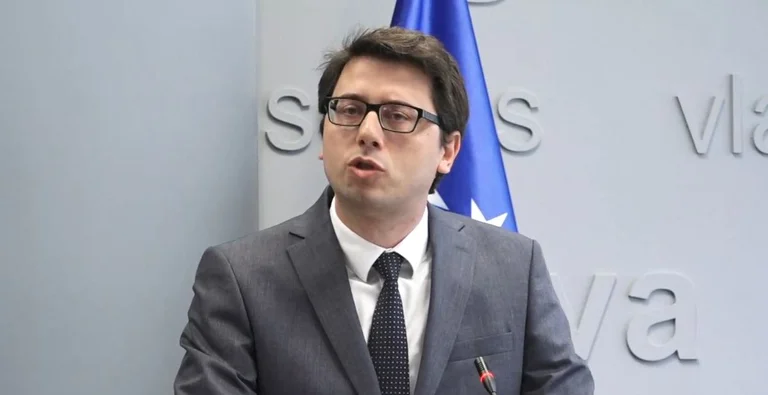 Deputeti Murati fajëson ish-opozitën për bllokim të buxhetit