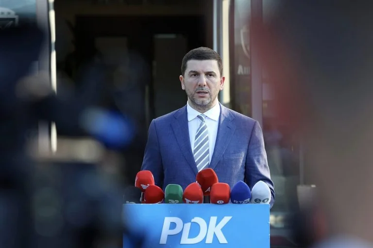 Reagon Krasniqi pas zhvillimeve dramatike në Mitrovicë: Shqetësimet e paraqitura janë serioze