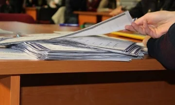 Associated Press për zgjedhjet në Kosovë: Rënia e pjesëmarrjes pasqyron zhgënjimin e votuesve