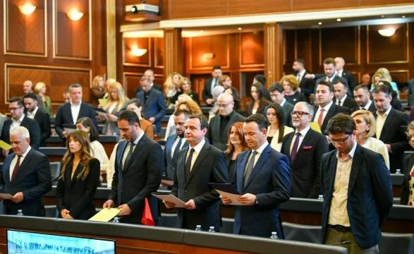 Gjykata Kushtetuese: Brenda 30 ditëve të zgjidhet kryetari i Kuvendit me votim të hapur, VV veç 3 herë ta propozojë kandidatin e njëjtë