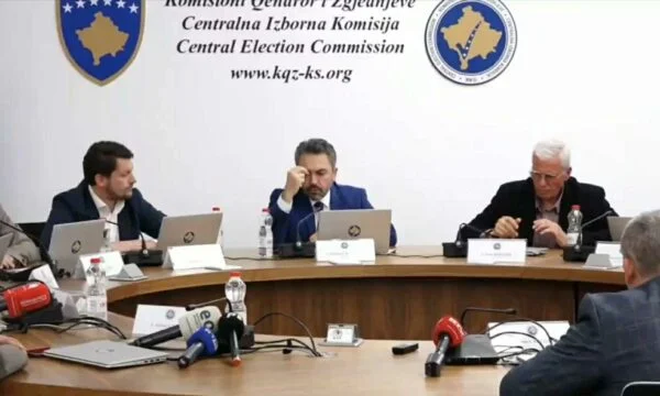 Mbledhja e KQZ-së, VV thotë se fletëvotime me gabime ka pasur edhe në komuna tjera, PDK nuk pajtohet