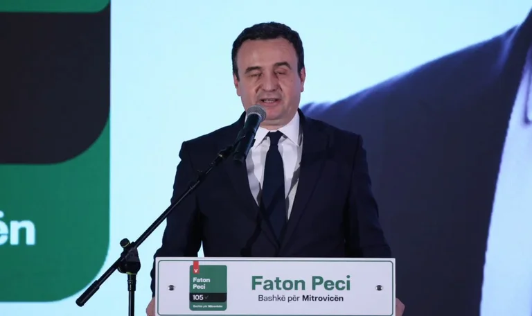 Kurti në tubimin e Pecit: Kontrolloni a kanë votu krejt hallat, tezet, dajtë e axhallarët