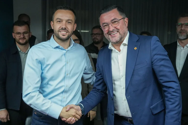 Arian Tahiri për koalicionin me LDK: Sot e vendosëm Mitrovicën mbi dallimet politike