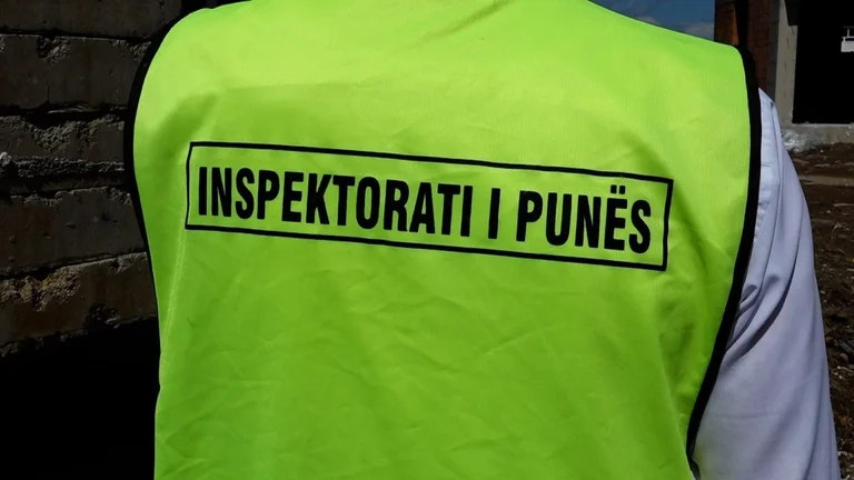 Vdekja e punëtorit në Prizren, Inspektorati i Punës: Subjektit biznesor ia ndaluam punimet, por nuk respektuan vendimin