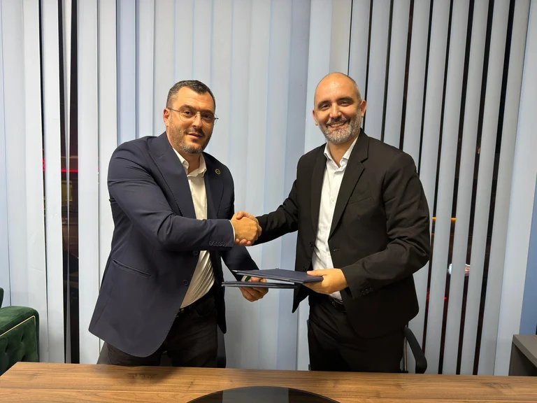 LVV nënshkruan marrëveshje bashkëpunimi me AAK-në edhe në Prizren