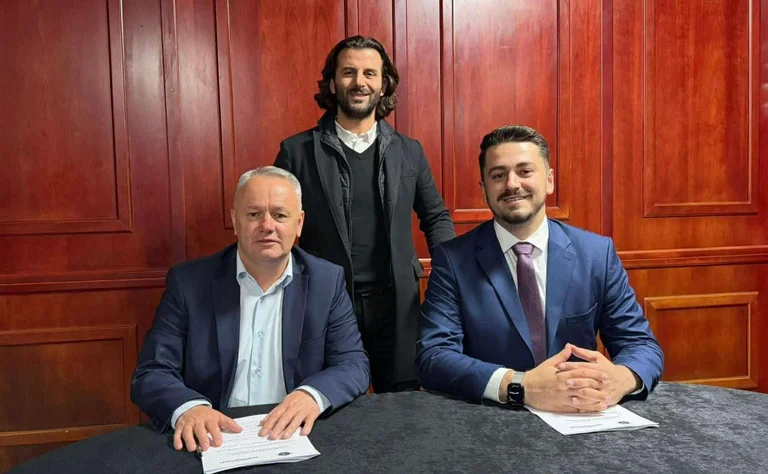 AAK e VV bëhen bashkë në Junik, Nezir Kraki “dëshmitar” i marrëveshjes