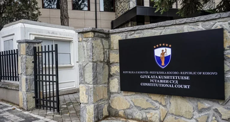 Edhe pas 9 muaj, Gjykata Kushtetuese ende pa vendim për Ligjin e ri për KPM-në – Presidenca në heshtje