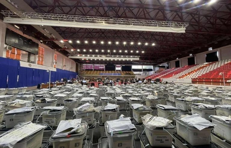 Votat e diasporës ndryshojnë renditjen, por nuk e shmangin balotazhin
