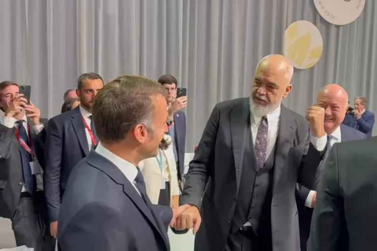 Rama “ngacmon” Macron-in: Harrove të na urosh për paqen me Azerbajxhanin që bëri Trump