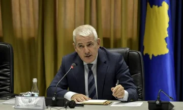 Sveçla shpall “persona non grata” ministren serbe Snezana Paunoviq