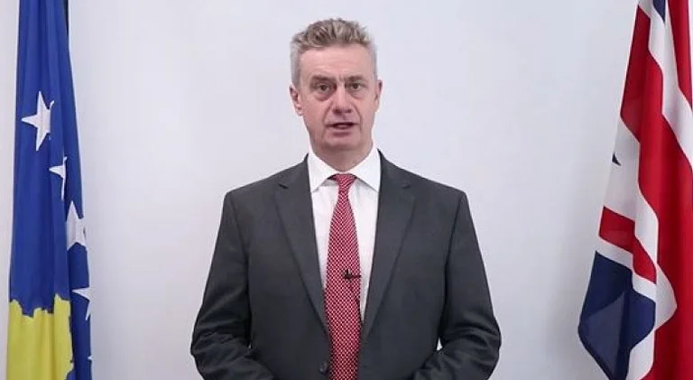 Hargreaves: Ngërçi politik po e lë Kosovën pa zë ndërkombëtar, Kushtetuesja duhet të respektohet
