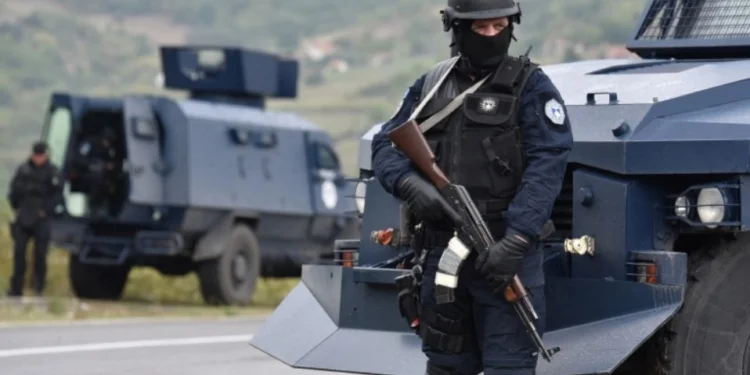 Policia e Kosovës godet rrjetin kriminal pas shpërthimit në QKUK, arrestohen 11 persona