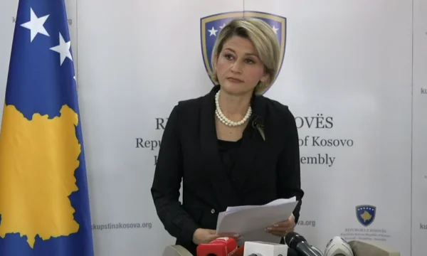 Pas dënimit të koleges së VV’së, Kusari: Më duhet konsultë, kjo është serioze