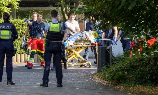 Theret me thikë një mësues në një kolegj në Essen, Bild: Sulmuesi dyshohet se është 18 vjeçar nga Kosova